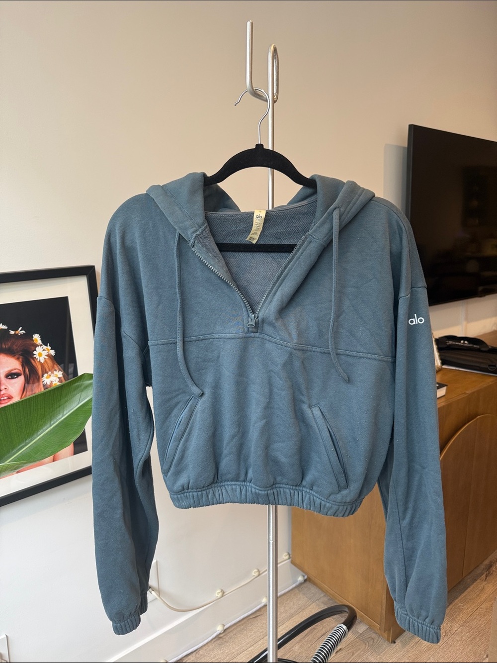 ALO Yoga Stadium Cropped Half-Zip Hoodie Sweater
